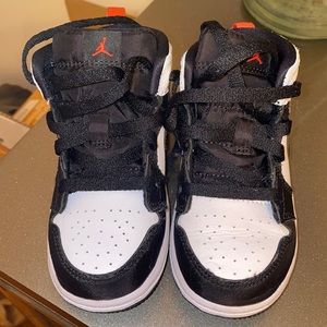JORDAN 1 MID SIZE 8 TODDLER